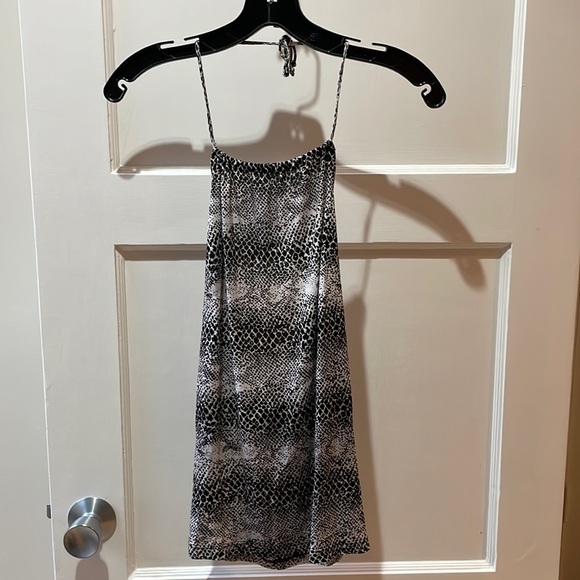 Neck-tie halter top - Picture 1 of 4